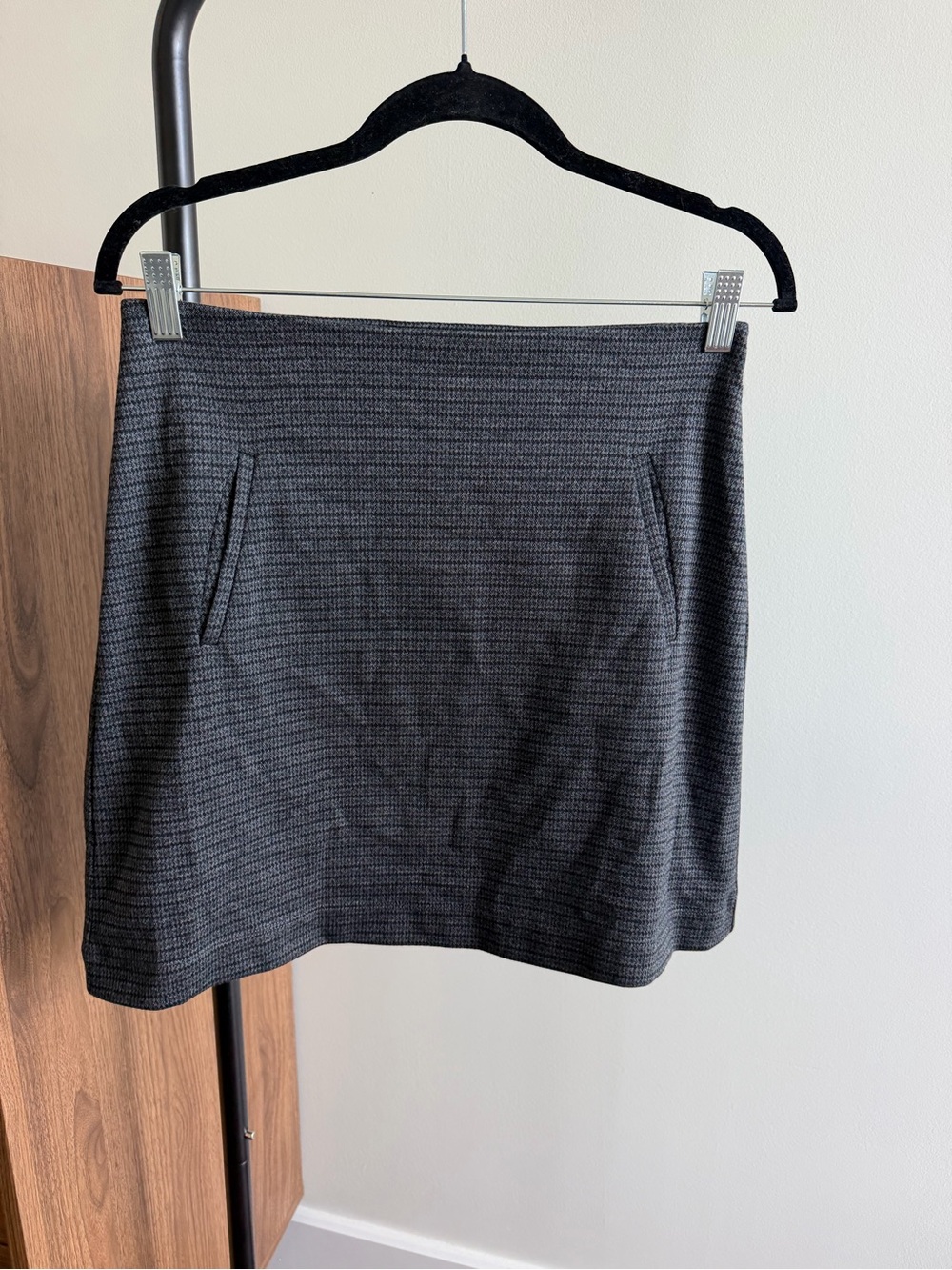 Yerse Grey Black Patterned Mini Skirt with Pockets Size S